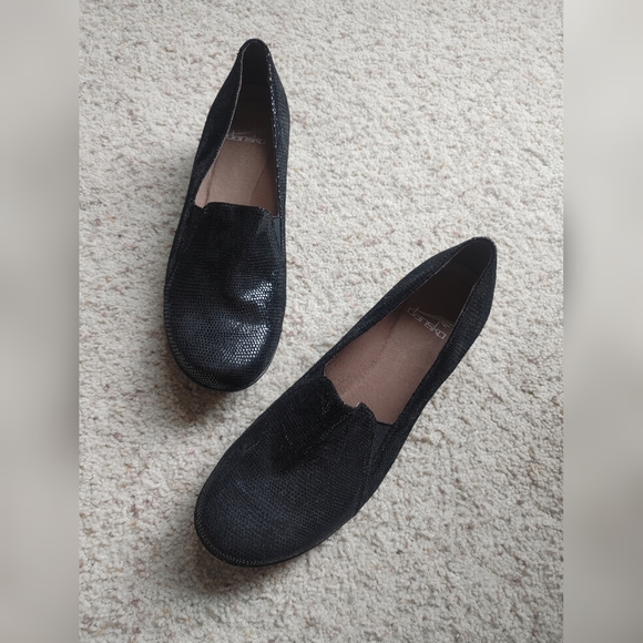 Dansko Shoes - Dansko black comfort shoes pebbled